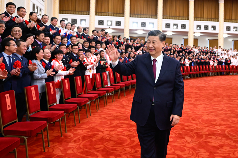 2022年4月8日，北京冬奧會、冬殘奧會總結(jié)表彰大會在北京人民大會堂隆重舉行。會前，習(xí)近平等會見北京冬奧會、冬殘奧會突出貢獻(xiàn)集體代表、突出貢獻(xiàn)個人和中國體育代表團成員。