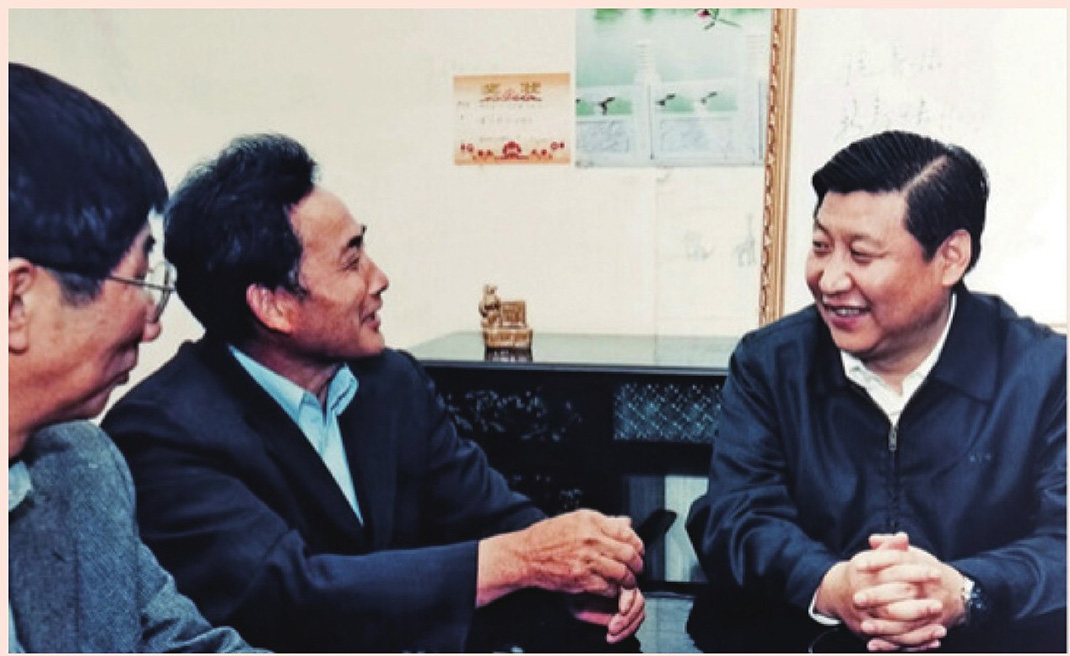 2003年4月24日，時(shí)任浙江省委書記習(xí)近平在浙江下姜村調(diào)研。